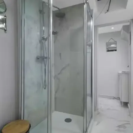 Apartment 4 Pers Marais Menilmontant Paris